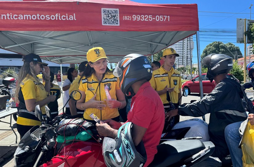 Campanha Parada Legal reforça práticas de segurança viária para motociclistas no Farol