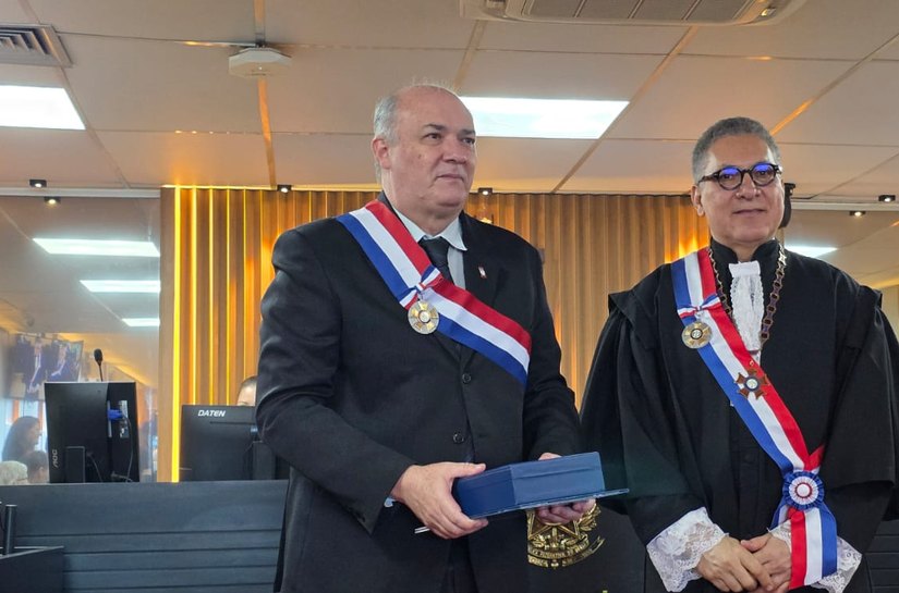 Reitor da Ufal, Josealdo Tonholo recebe Grã-Cruz da Ordem do Mérito do TRT-19