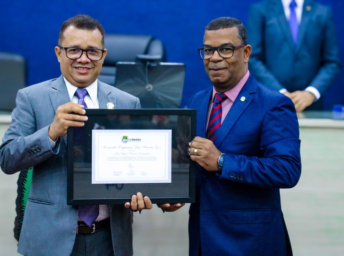 Câmara de Maceió entrega comenda ao vereador paraibano Bispo José Luiz