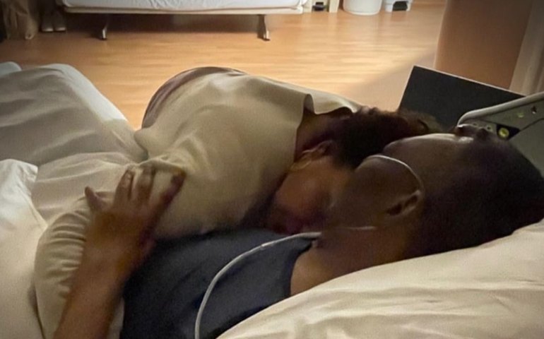 Filha posta foto com Pelé: ‘Seguimos aqui na luta e na fé. Mais uma noite juntos’