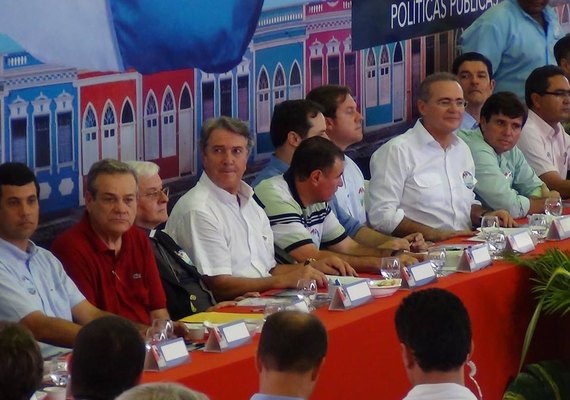 Collor diz que só união de partidos pode mudar realidade em AL