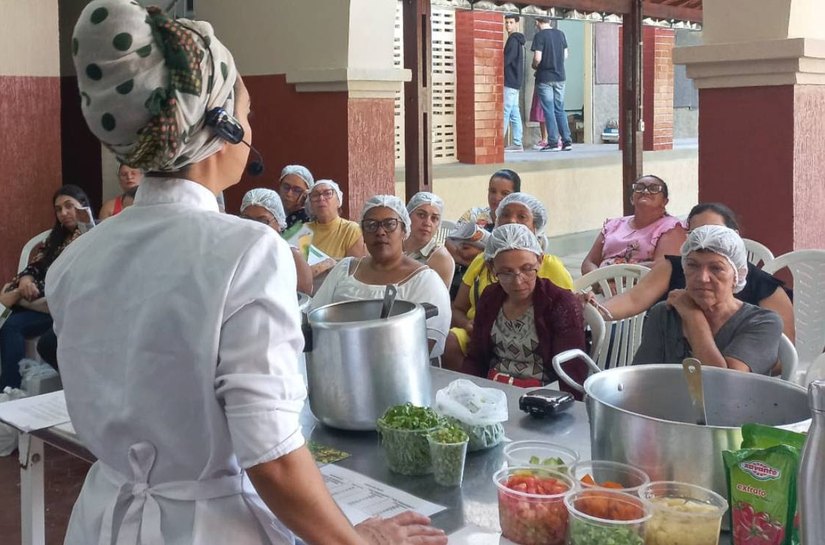 Programa “Merenda Saudável” realiza palestra e treinamento para gestores e cozinheiras da rede municipal de Caruaru (PE)