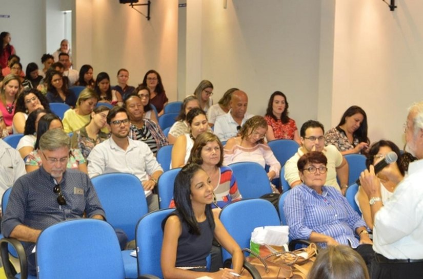 Seminário reúne profissionais que trabalham com usuários de drogas