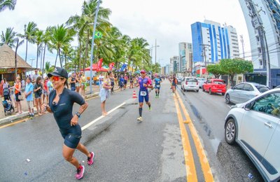 Prefeitura divulga turismo na orla de Pajuçara durante Ironman