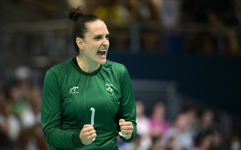 Gabi, goleira do Brasil no handebol, agradece carinho após destaque nas Olimpíadas e pede: 'Segue as meninas também'