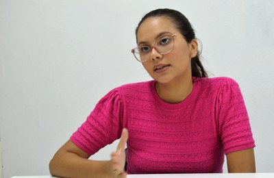 Enfermeira da Sesau orienta sobre as medidas preventivas contra o câncer do colo do útero