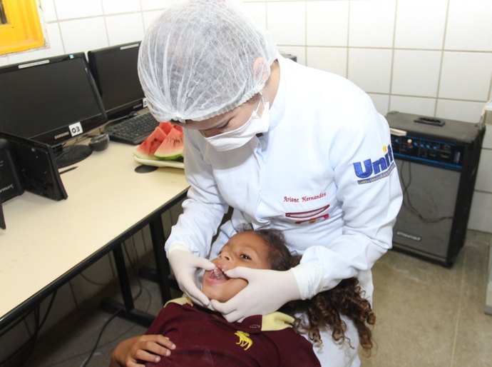 Sorriso na Escola: Projeto piloto realiza tratamento bucal em crianças de Marechal