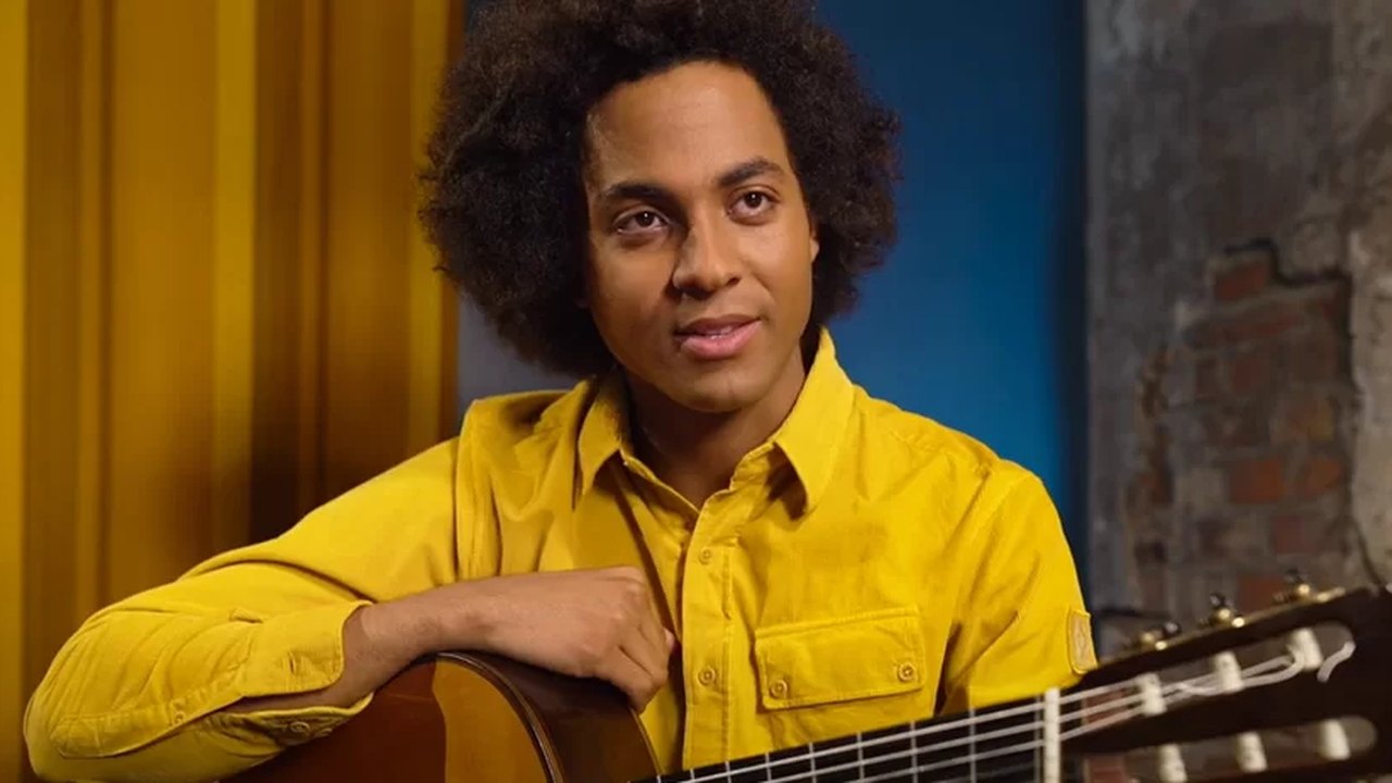 Plínio Fernandes, o violonista brasileiro que conquistou a liderança da Billboard