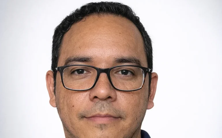 Vira-lata caramelo se torna super-herói brasileiro em livro infantil