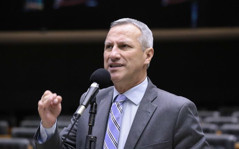 Comissão aprova piso salarial de seis salários mínimos para zootecnista