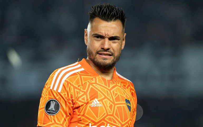 Jornal argentino lembra críticas de goleiro do Boca ao gramado do Palmeiras: 'Romero tinha razão' 