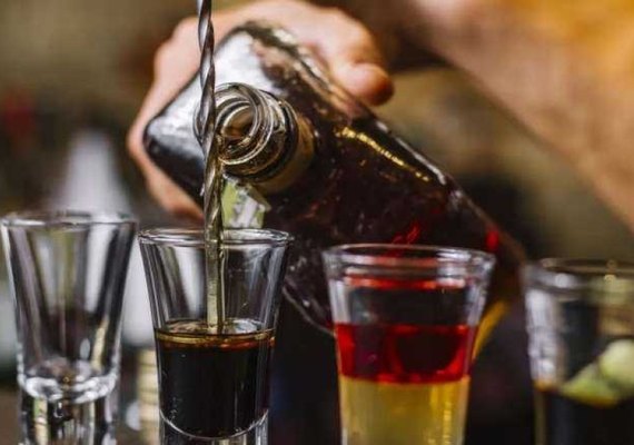 Vigilância Sanitária de Maceió alerta para risco de bebidas alcoólicas adulteradas com metanol