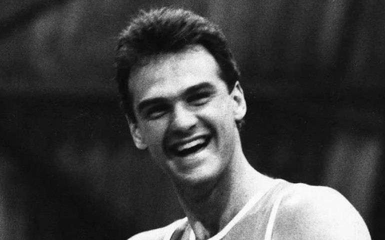 'Último capítulo', diz filho ao ver Oscar Schmidt incluído no Hall da Fama do COB