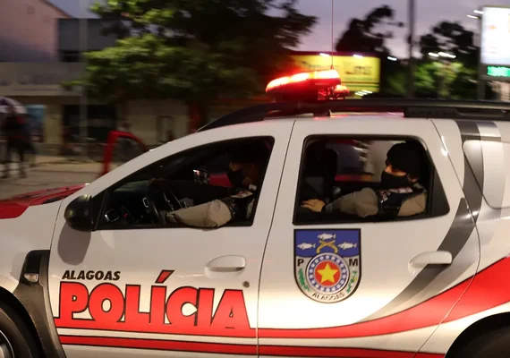 Garota de programa é baleada em atentado em frente a hotel no bairro do Jaraguá, em Maceió