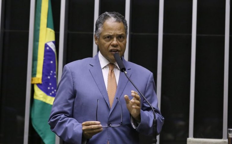 Aprovada em 1º turno PEC que concede aposentadoria integral a agentes de saúde