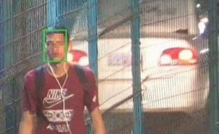 Indivíduo transitava em frente a um centro comercial quando foi identificado pelas câmeras