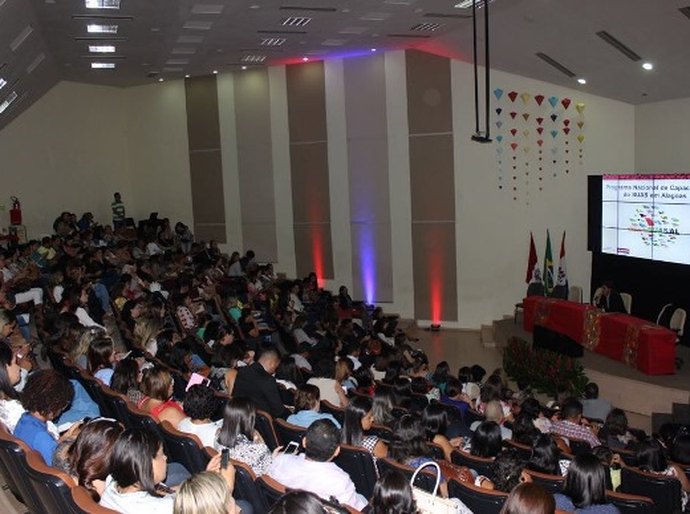 Curso auxilia gestores para elaborar planos municipais de Assistência Social