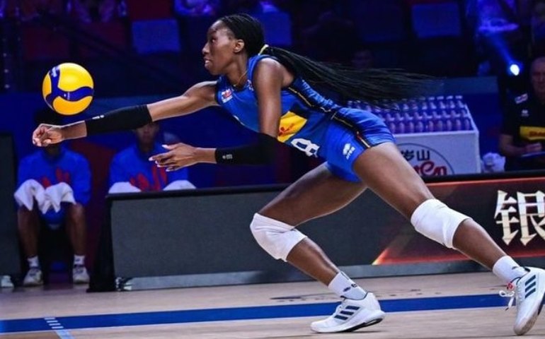 Obra antirracista dedicada a Egonu, melhor jogadora de vôlei na Olimpíada, é danificada em Roma