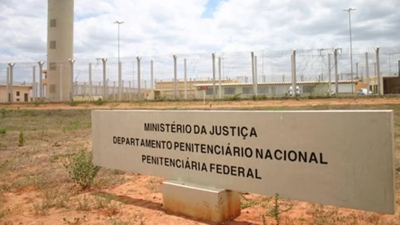 Foragidos do presídio de segurança máxima de Mossoró deixam pegadas e são vistos por moradores