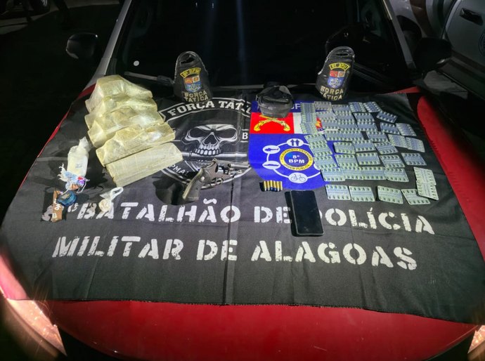 Polícia Militar apreende arma de fogo e drogas em abordagens no interior de Alagoas