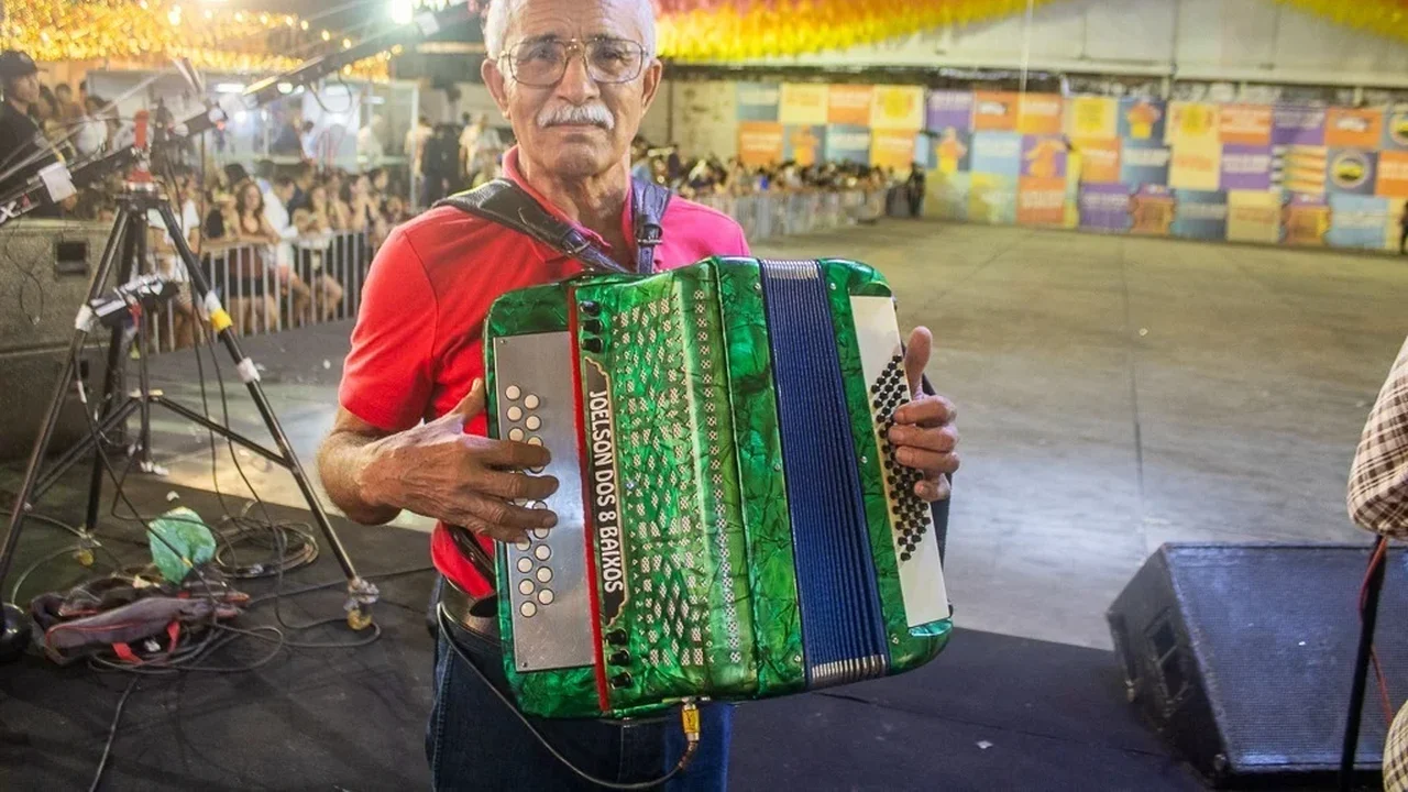 Joelson dos Oito Baixos leva o forró pé-de-serra ao Giro das Tradições nesta terça-feira (22)
