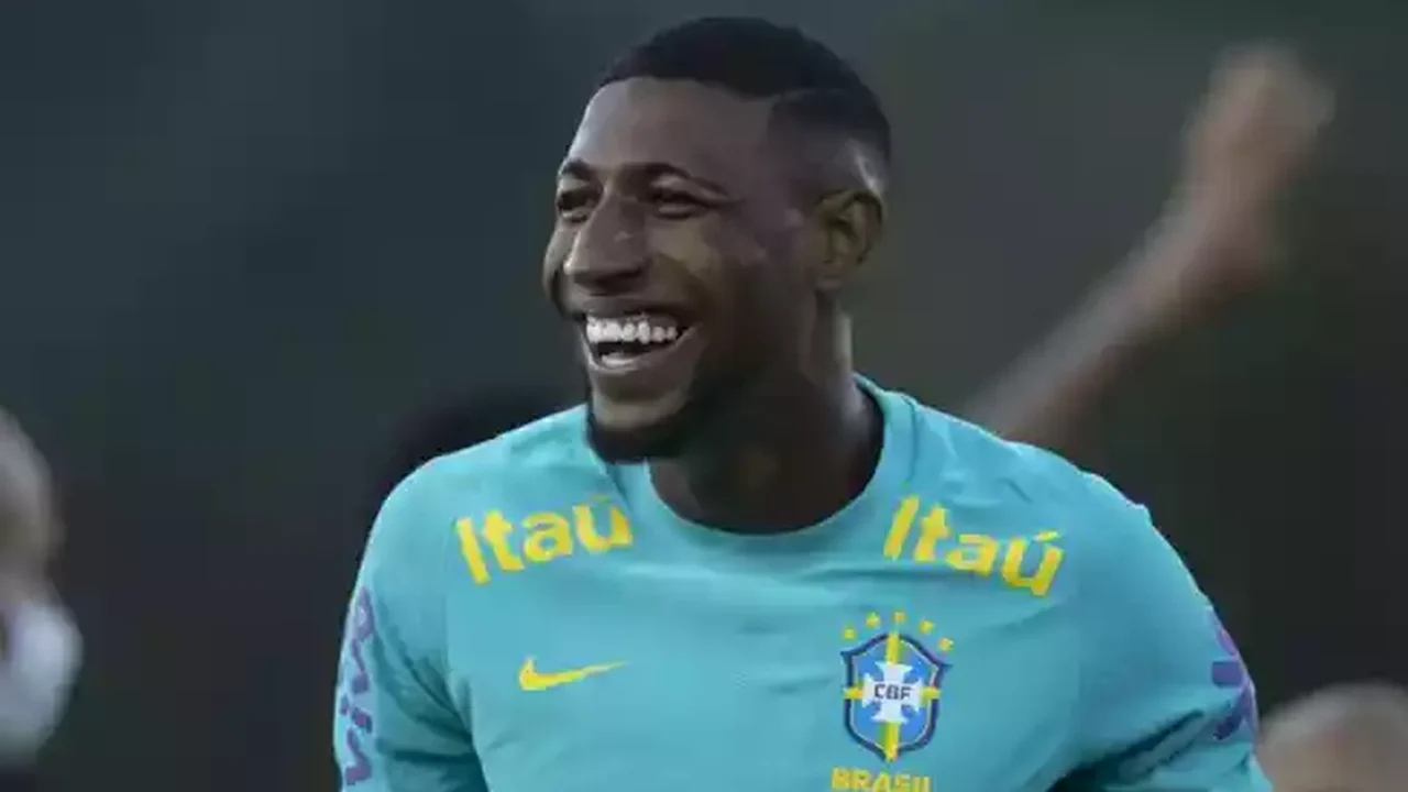 Tottenham recusa 23 milhões do futebol saudita por Emerson Royal, lateral da seleção