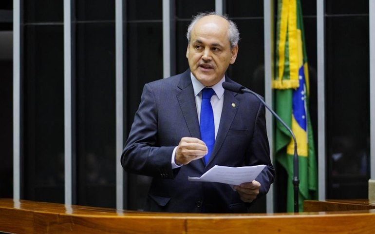 Deputado quer sustar decreto sobre &#8216;mínimo existencial&#8217; de R$ 303