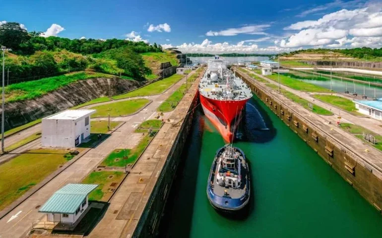 Administrador do canal do Panamá defende soberania panamenha e rebate intenção de Trump