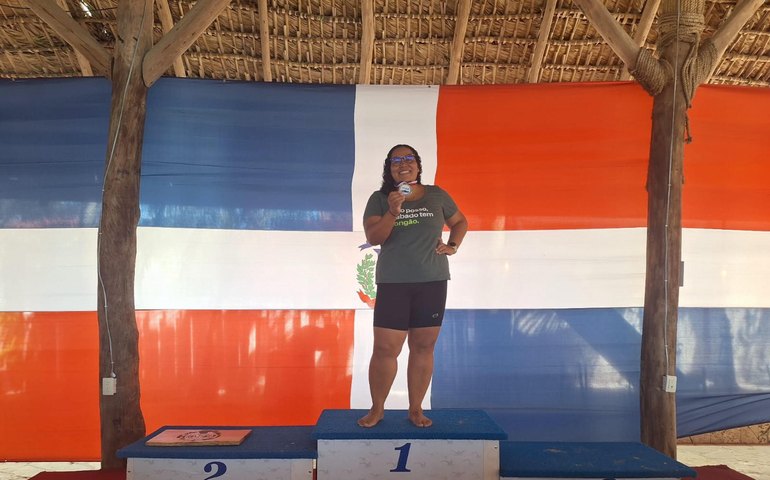 Professora da Uncisal conquista medalha em competição de natação na República Dominicana
