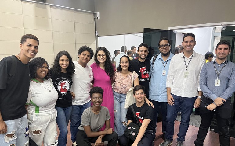 “Feliz em participar de mais uma vitória da juventude”, comemora Teca Nelma sobre sanção do passe livre estudantil