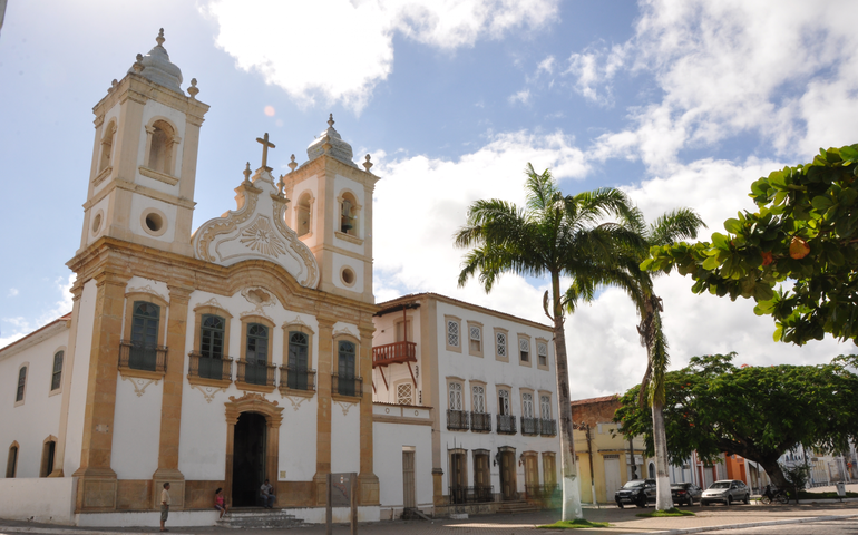 Penedo completa 388 anos com 6.736 empresas com registro ativo, informa Juceal