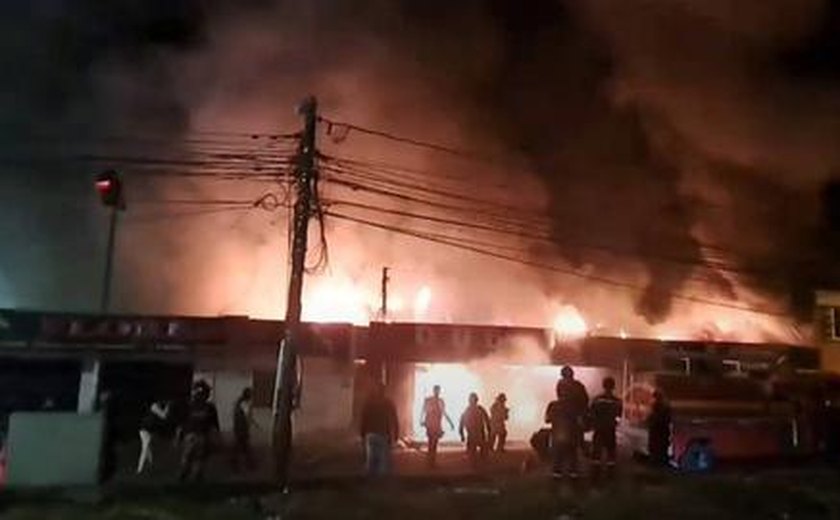 Incêndio em boate deixa dois mortos; polícia fala de 'ato de terrorismo