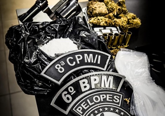 PM apreende arma, prende foragido da justiça e quatro acusados de crimes