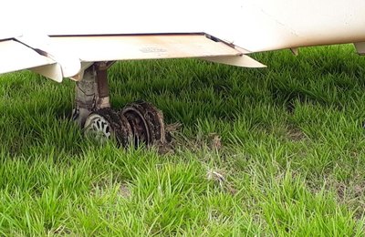 Jatinho que levava dupla Maiara e Maraisa sai da pista em aeroporto após pneu estourar