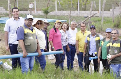 Prefeitura de Palmeira entrega kits de irrigação para comunidade quilombola Tabacaria