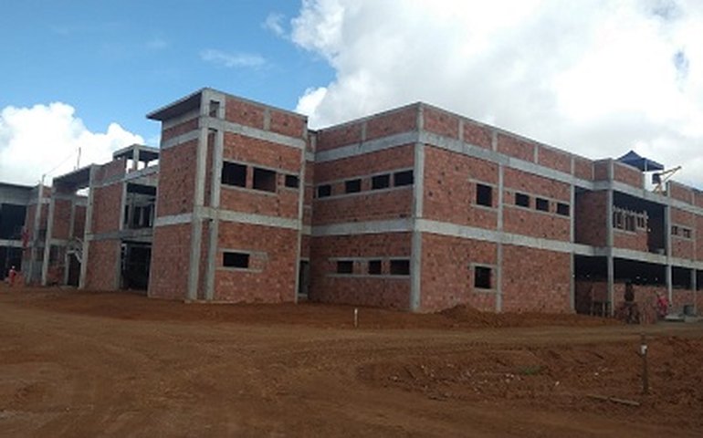 Sesau emite nota sobre obras do Hospital de Palmeira dos Índios, paralisadas desde abril