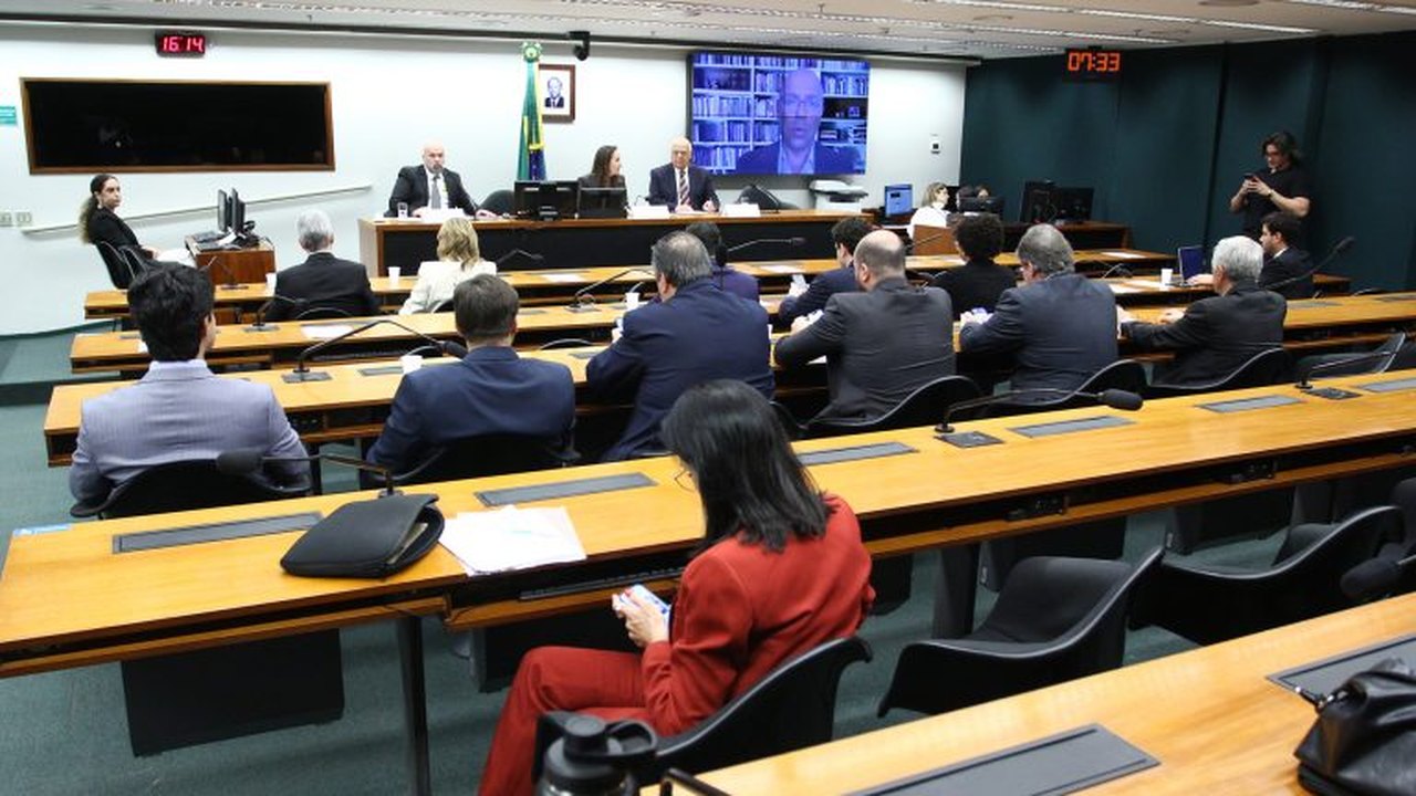 Setor empresarial pede redução de encargos trabalhistas e critica fim da escala 6x1