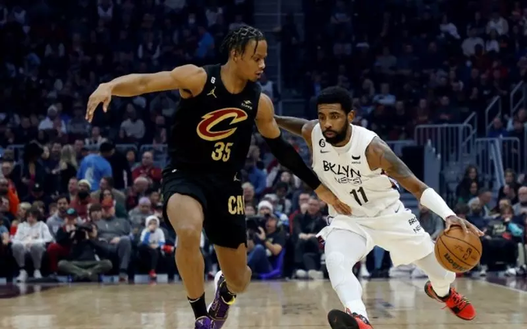 Durant e Irving comandam, Nets batem Cavaliers e somam 9ª vitória seguida na NBA