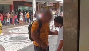 Suposto policial militar aparece em vídeo ameaçando homem com arma de fogo em punho. / Foto: Imagem: Reprodução/TV Atalaia