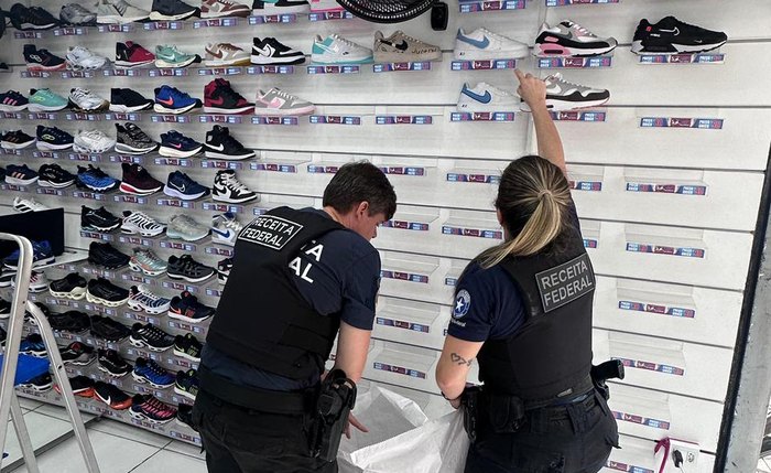 Receita Federal, Polícia Civil e Anatel fiscalizaram sete estabelecimentos no Centro da capital