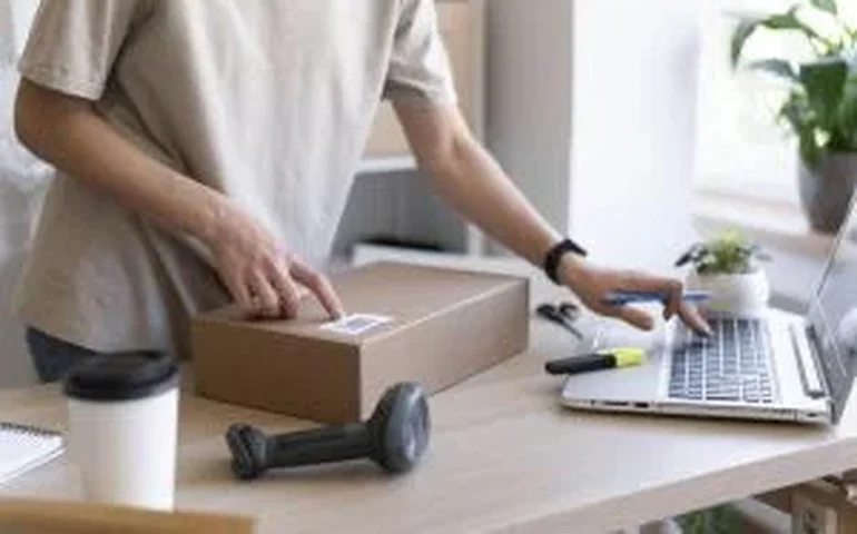 Como trabalhar de casa com uma loja virtual sem estoque e faturar R$ 10 mil por mês