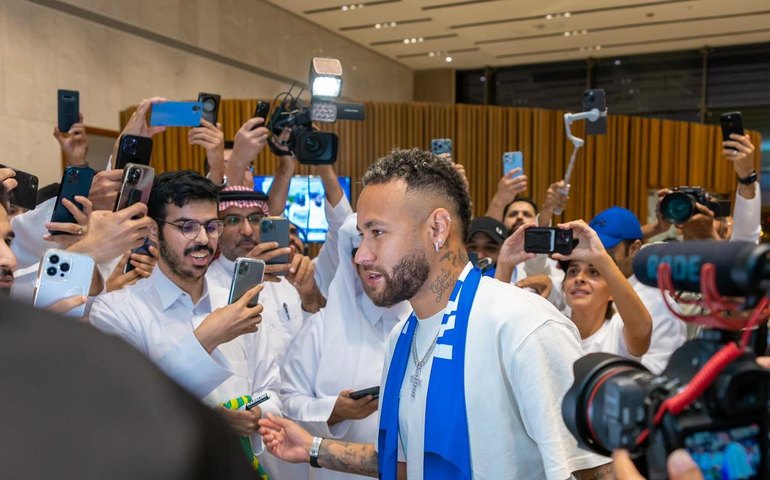Neymar desembarca na Arábia Saudita para iniciar sua aventura defendendo as cores do Al-Hilal