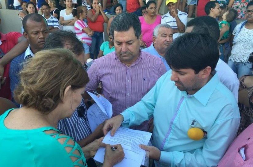 Prefeita de Rio Largo realiza sorteio das casas do Barnabé Oiticica