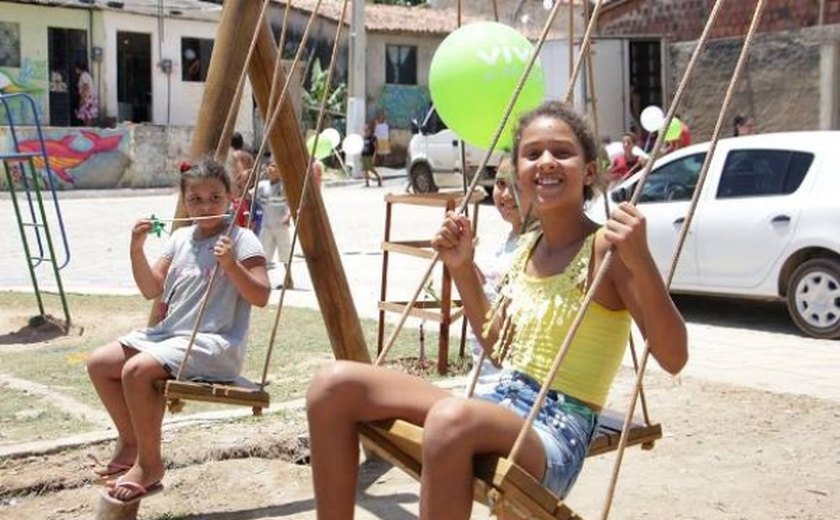 Reforma de praça leva mais qualidade de vida para comunidade do Carminha