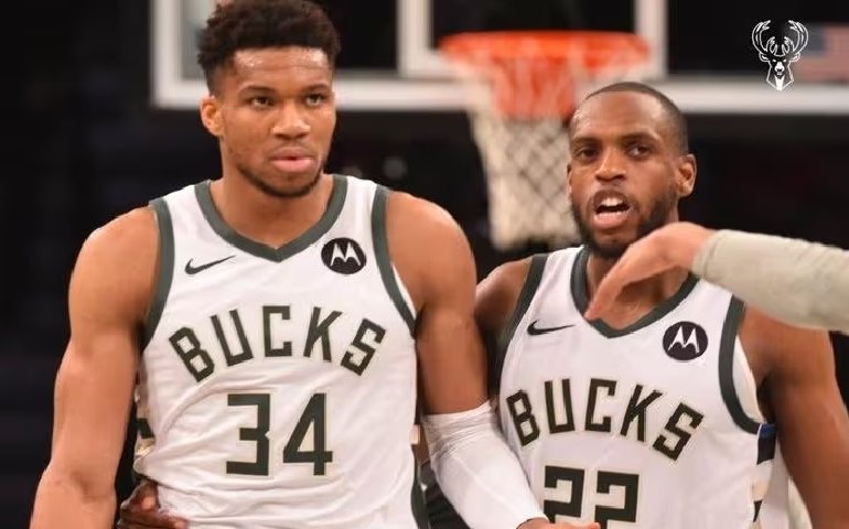 Antetokounmpo se machuca, mas Milwaukee Bucks vence a 12ª seguida na NBA
