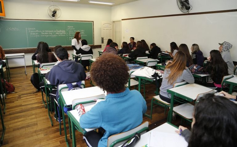 Pé-de-Meia: Ministério da Educação publica regras para investimento do incentivo conclusão