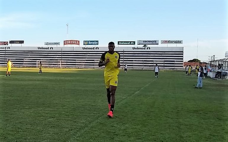 Colombiano Salazar reconhece campo do Fumeirão e participará dos treinos deste sábado