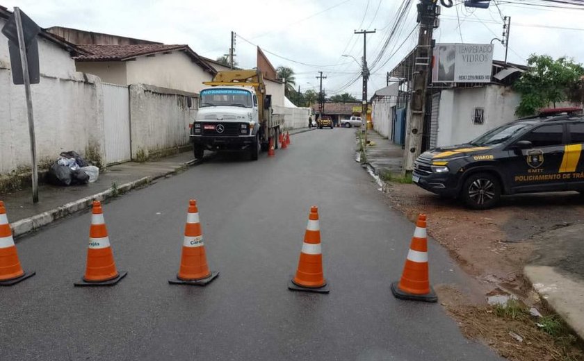 Ladeira da Moenda fica interditada durante toda esta terça (31)para operação de limpeza