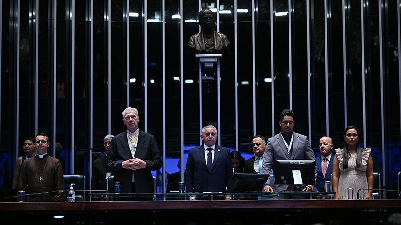 Sessão especial homenageia associação católica que evangeliza pela TV e internet