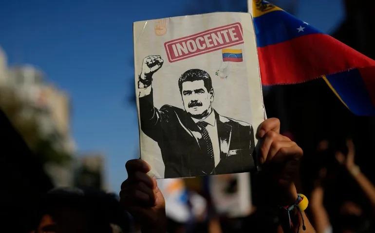 Advogado de Maduro diz que EUA bloqueiam governo da Venezuela de pagar defesa antidrogas de líder deposto